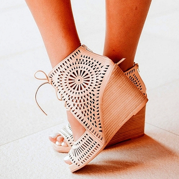 Jeffrey Campbell Shoes - 🔥NEW Jeffrey Campbell Rayos Leather Sandals